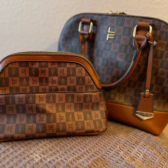London Fog Dome Satchel Brown with Logo prints, medium sized includes makeup bag - Picture 8 of 9